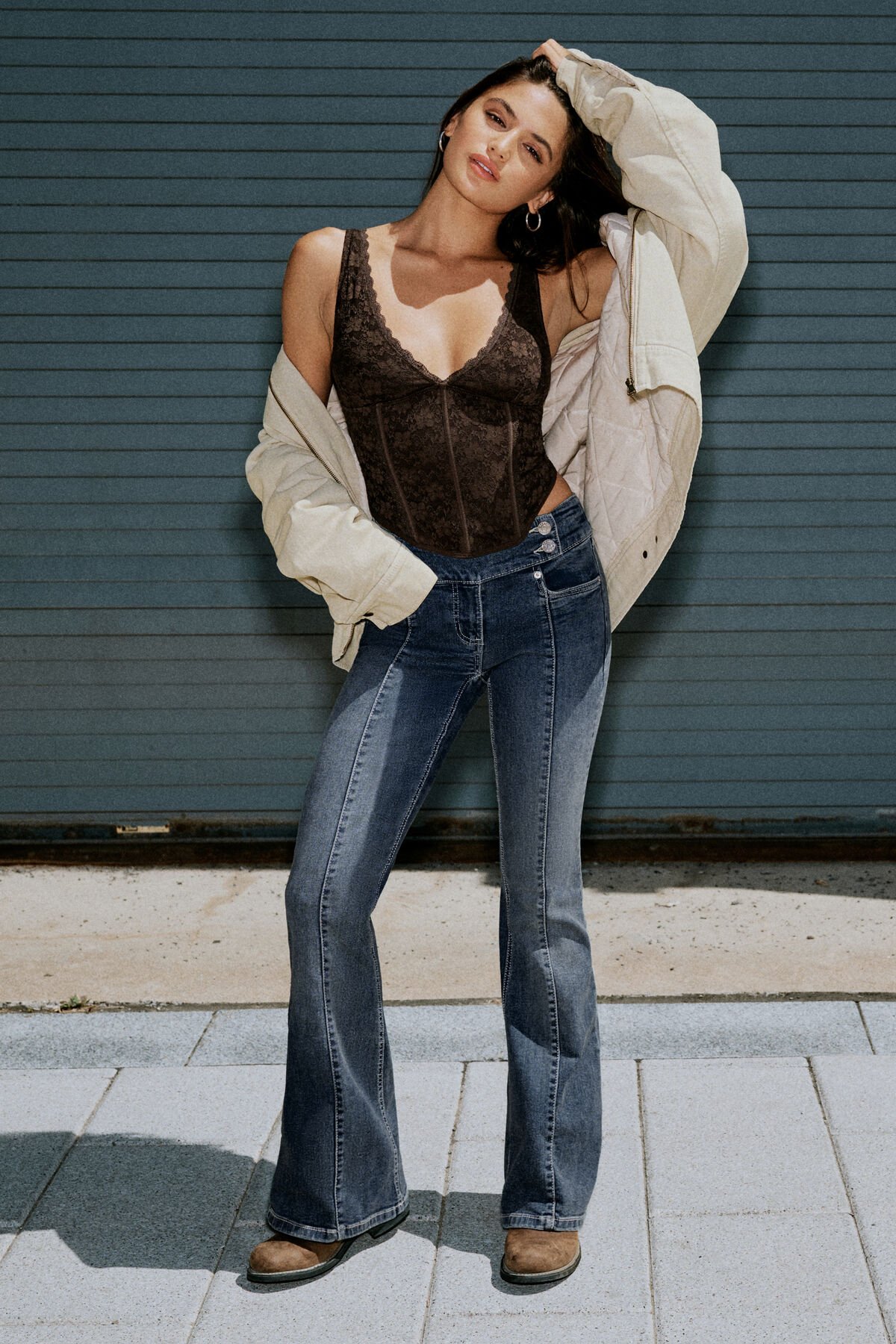 100076978_07J_1920x2880-1