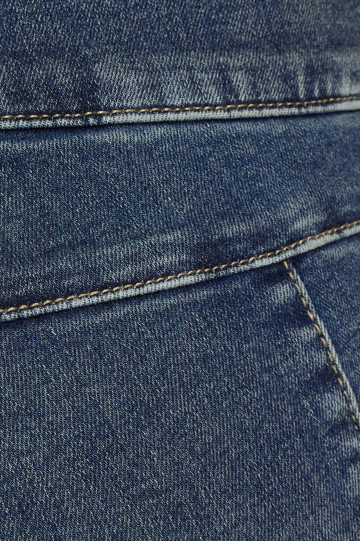 100076978_07J_alt4_1920x2880-1