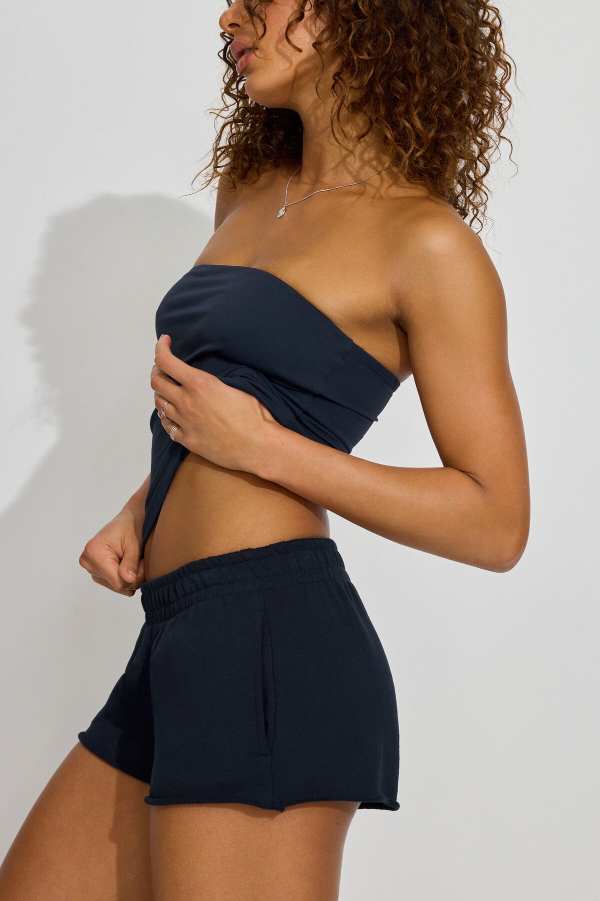 100080323_06G_1920x2880-1