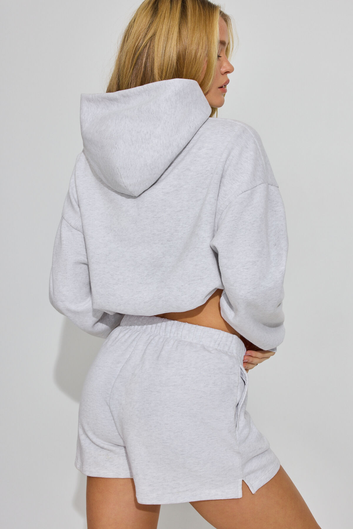 100084371_18X_alt3_1920x2880-1