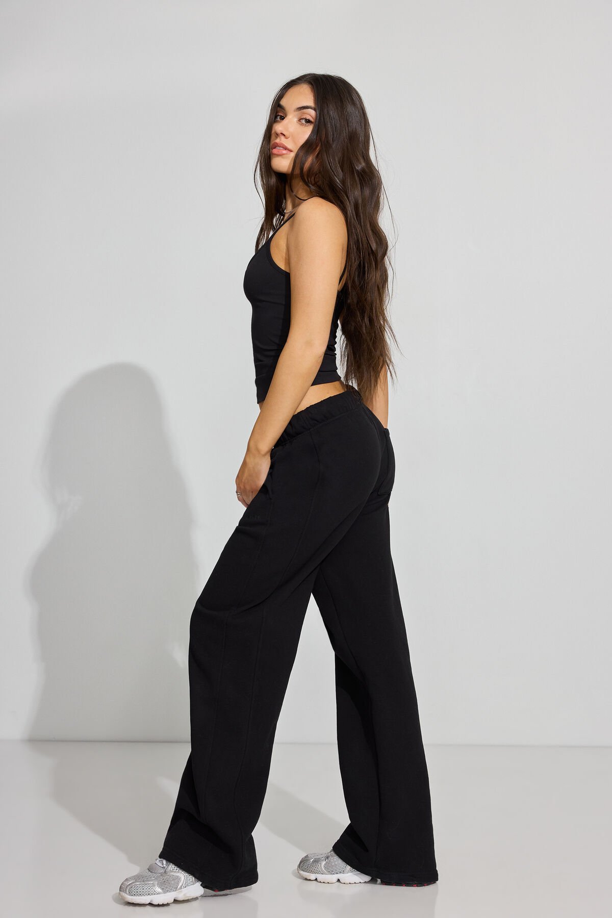 100091920_06V_1920x2880-39