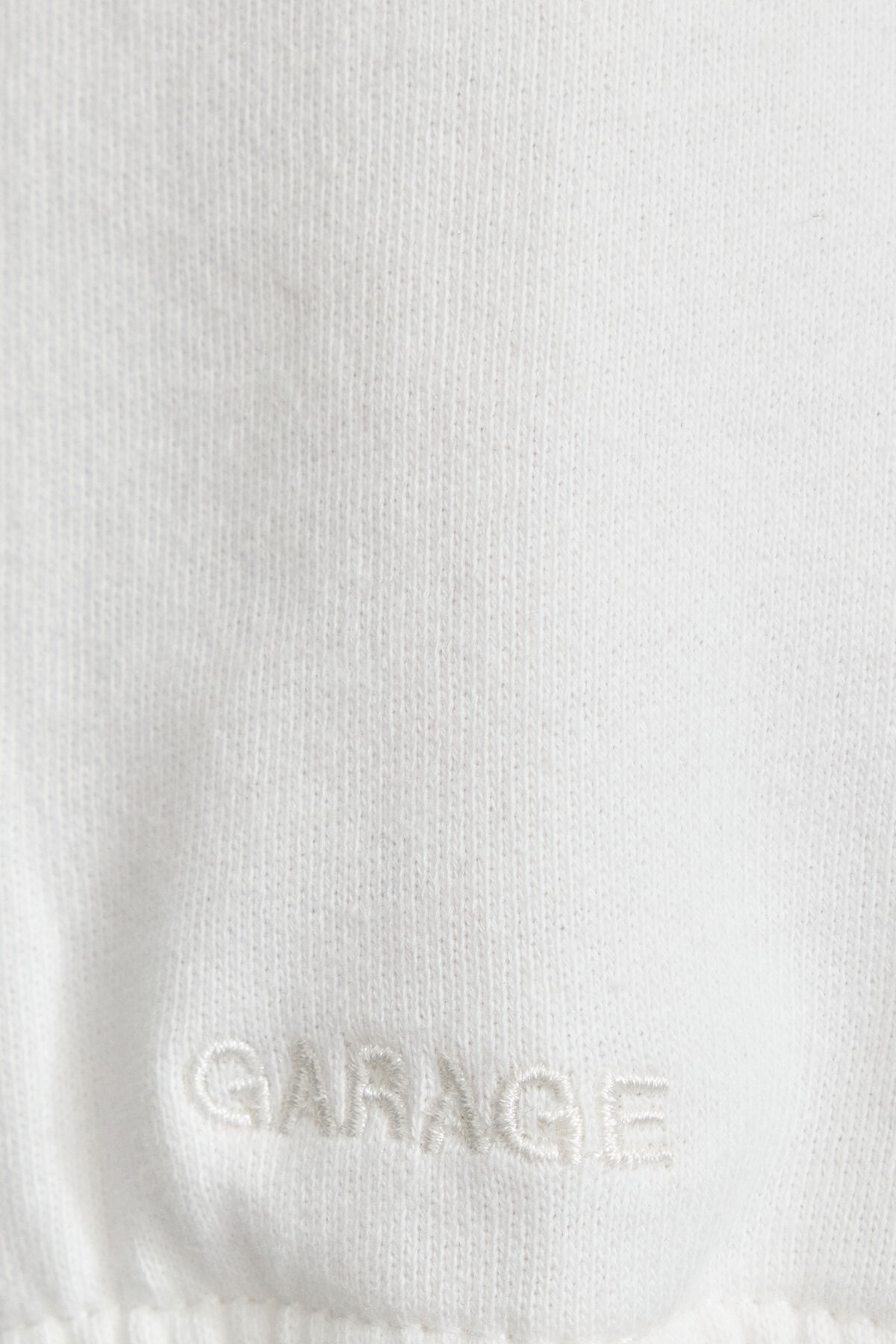 100092201_03G_alt4_1920x2880-1