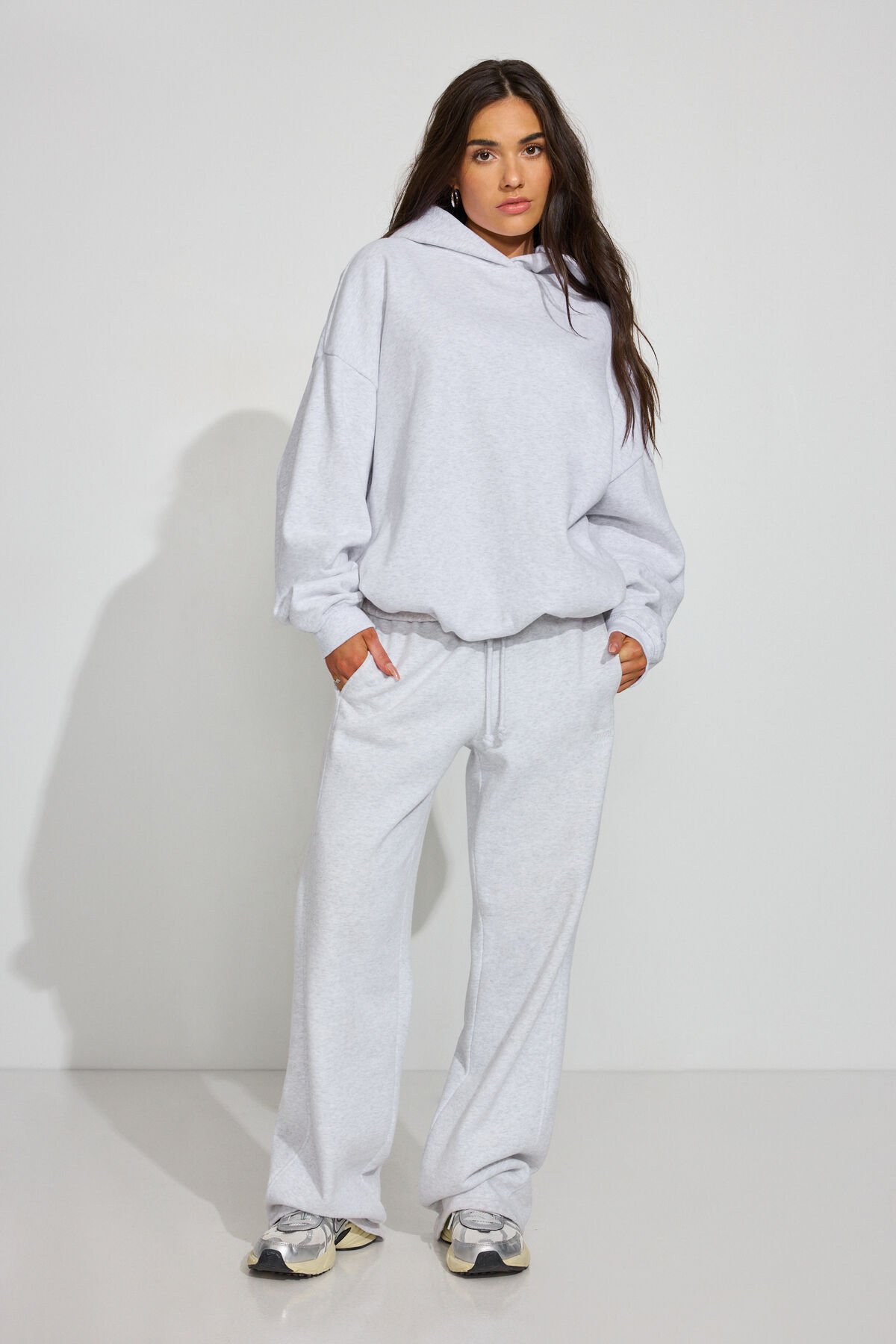 100092201_18X_alt2_1920x2880-15