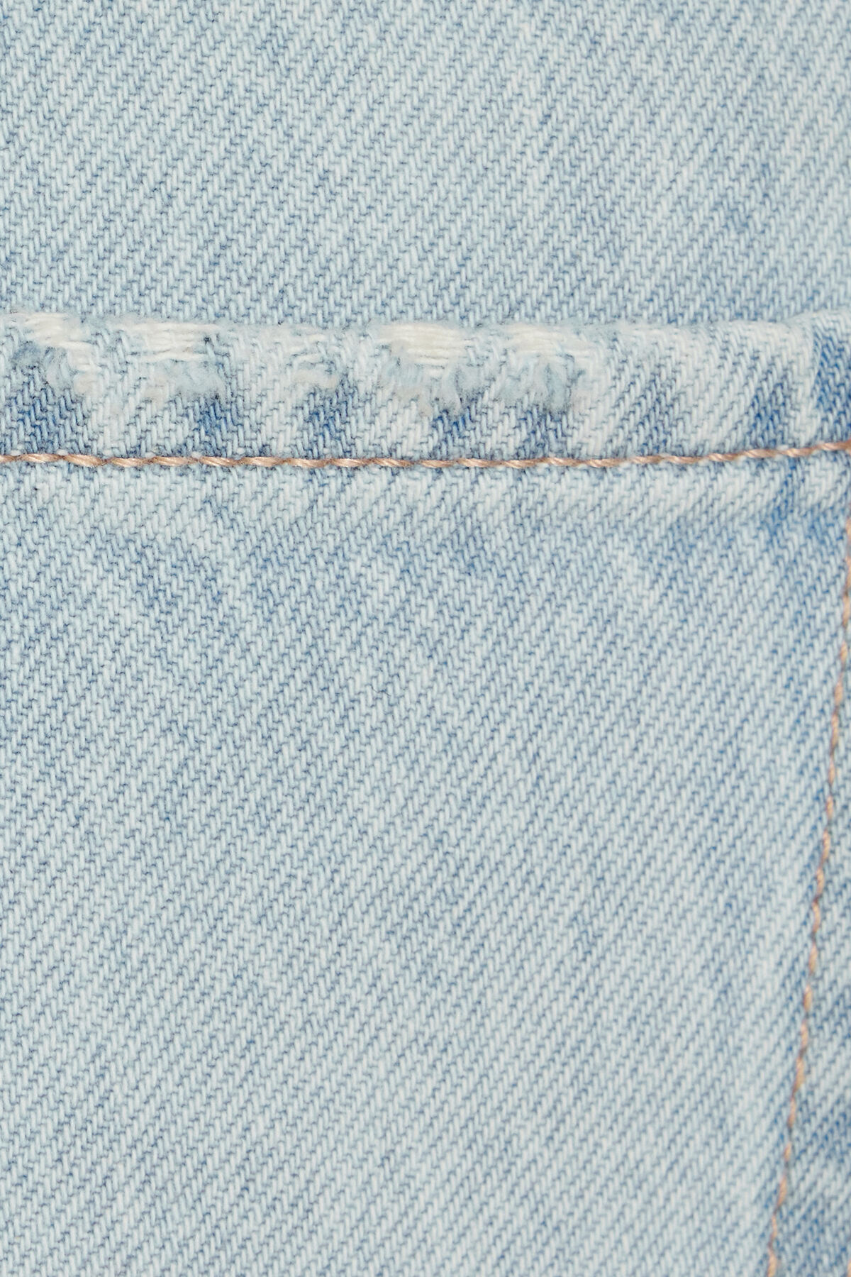 100092403_07H_alt4_1920x2880-2