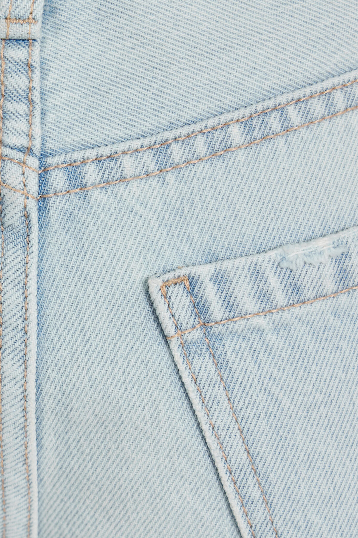 100094337_07H_alt3_1920x2880-1