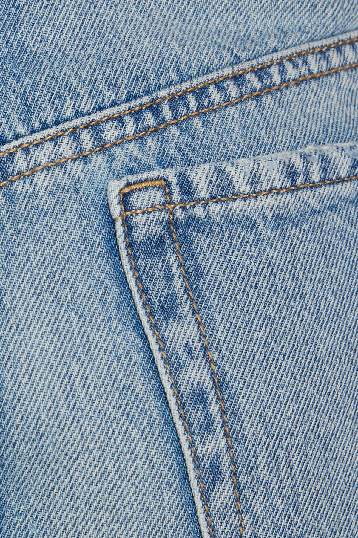 100094392_07I_alt5_1920x2880-1