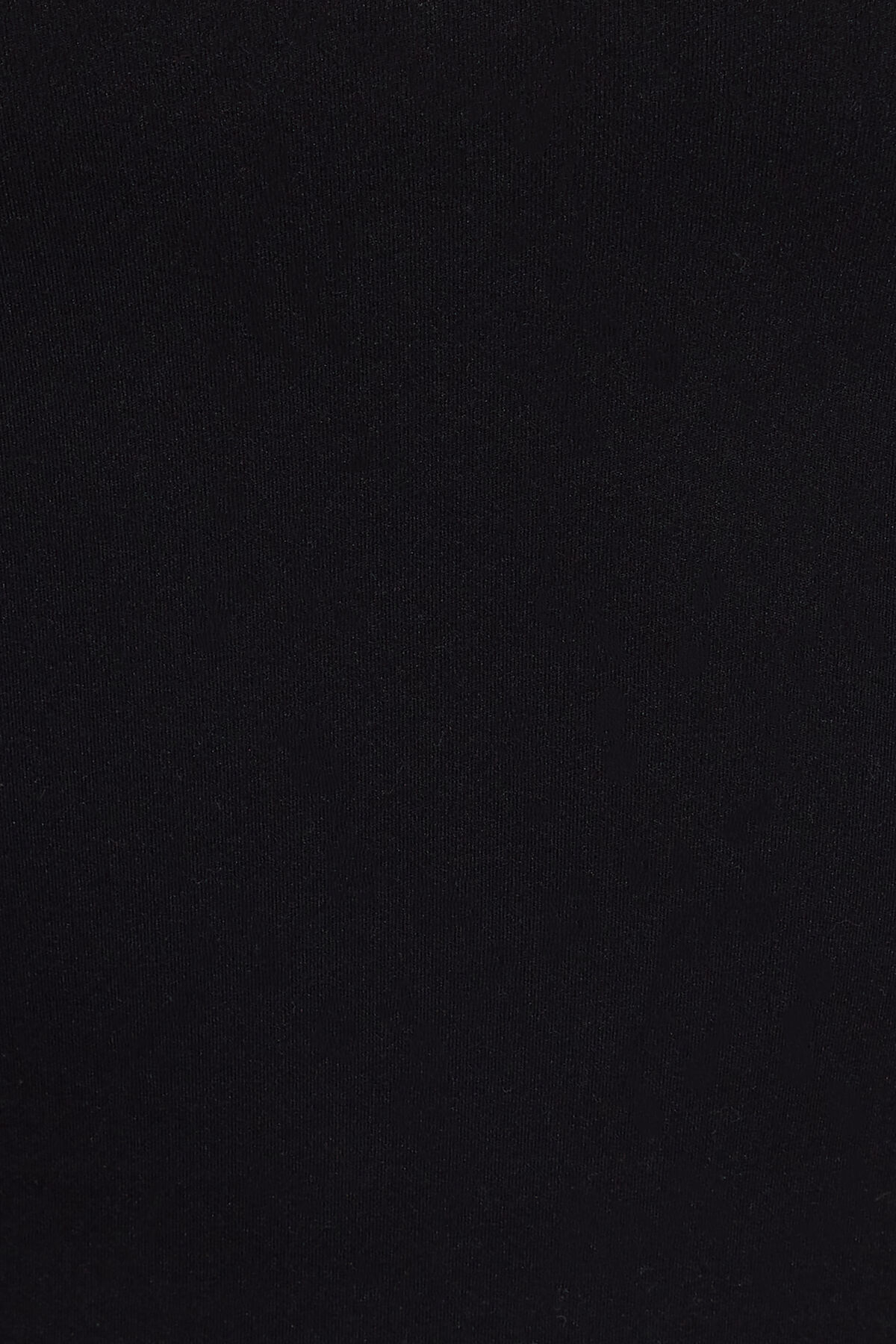 100094457_06V_alt4_3200x4800-10