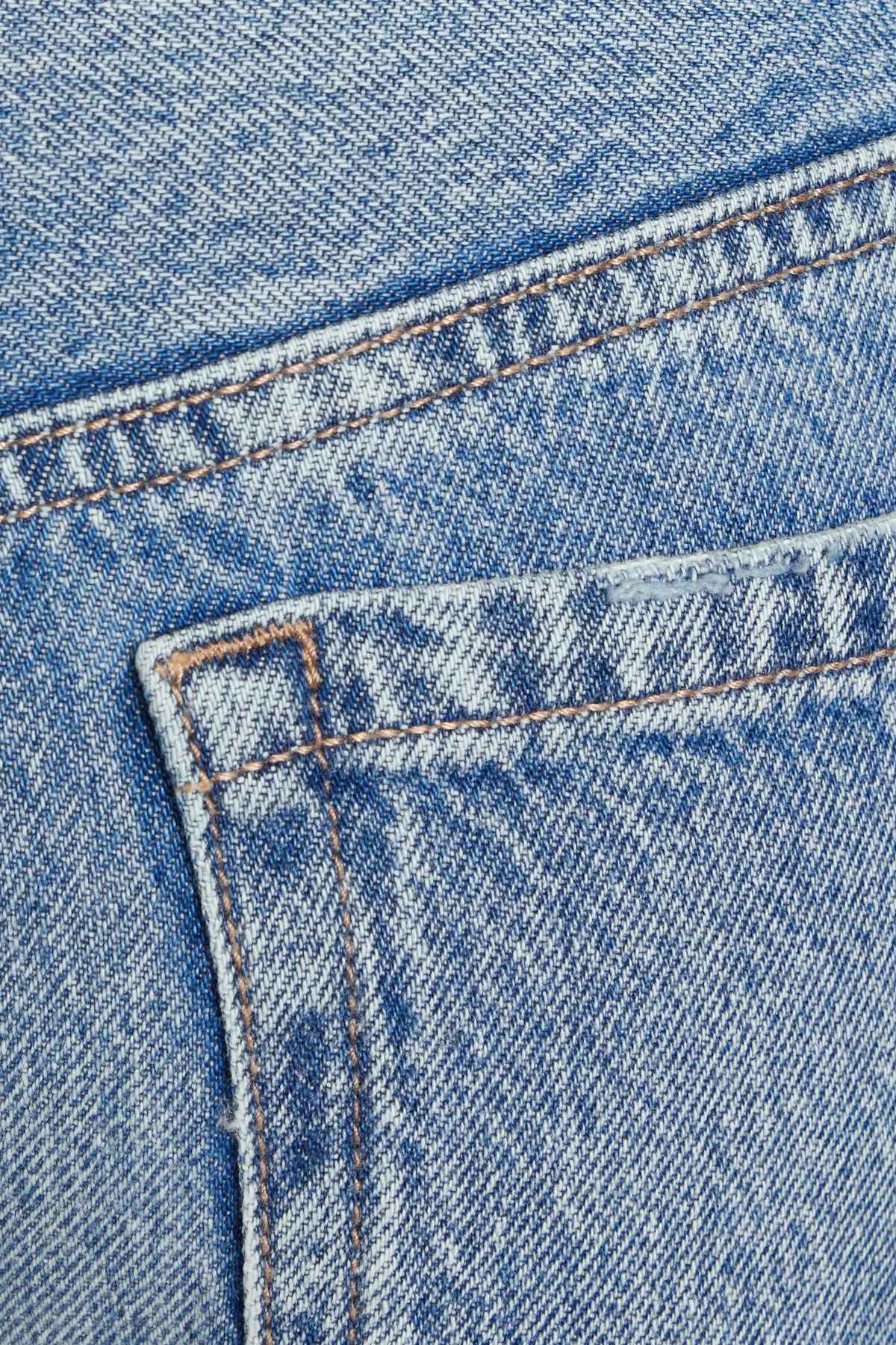 100096819_07J_alt3_1920x2880