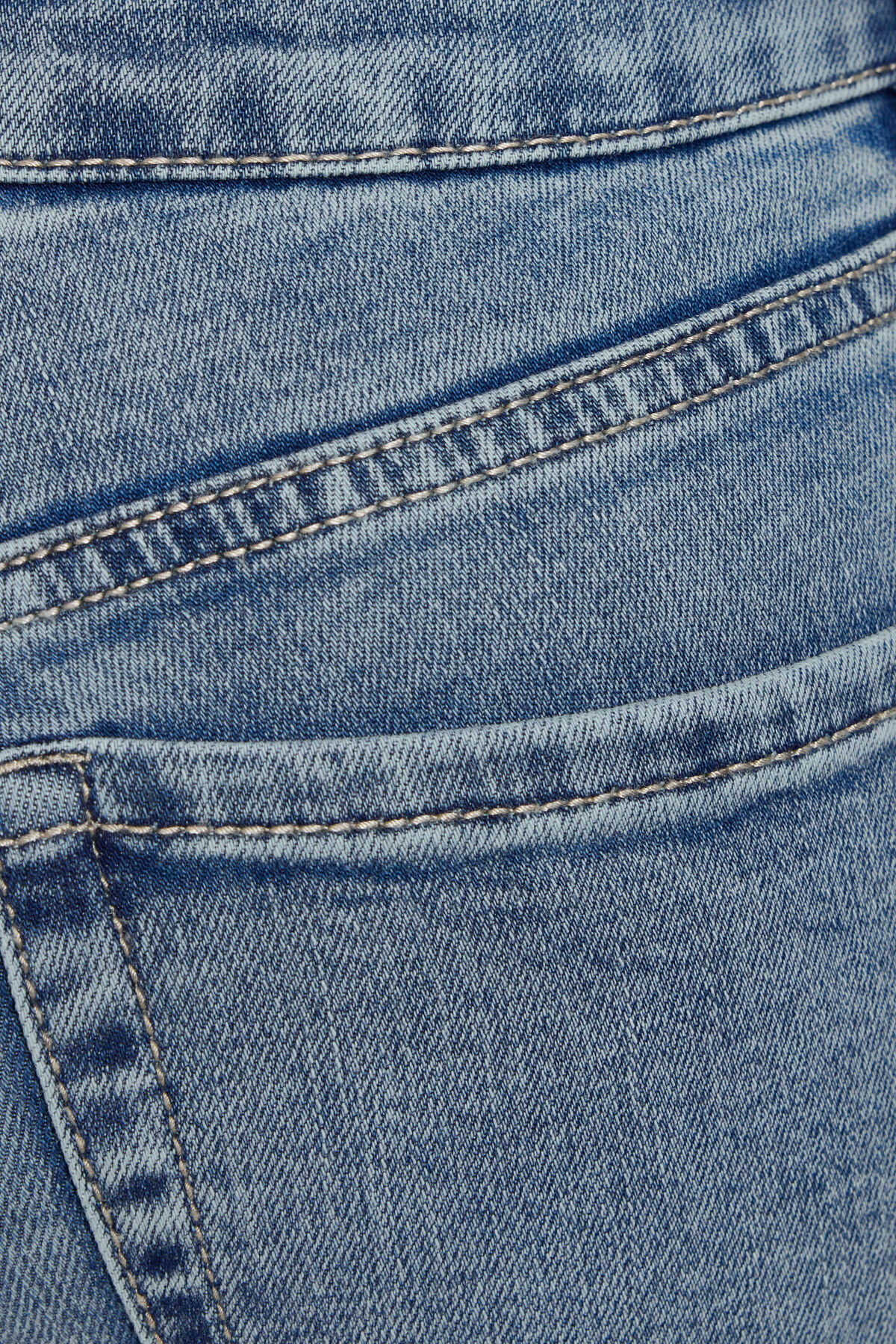 100098165_07K_alt4_1920x2880-5