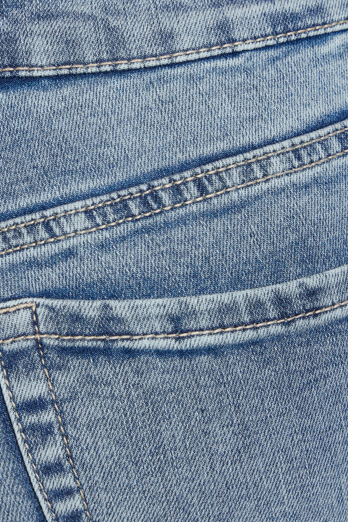 100098165_07K_alt5_1920x2880-5