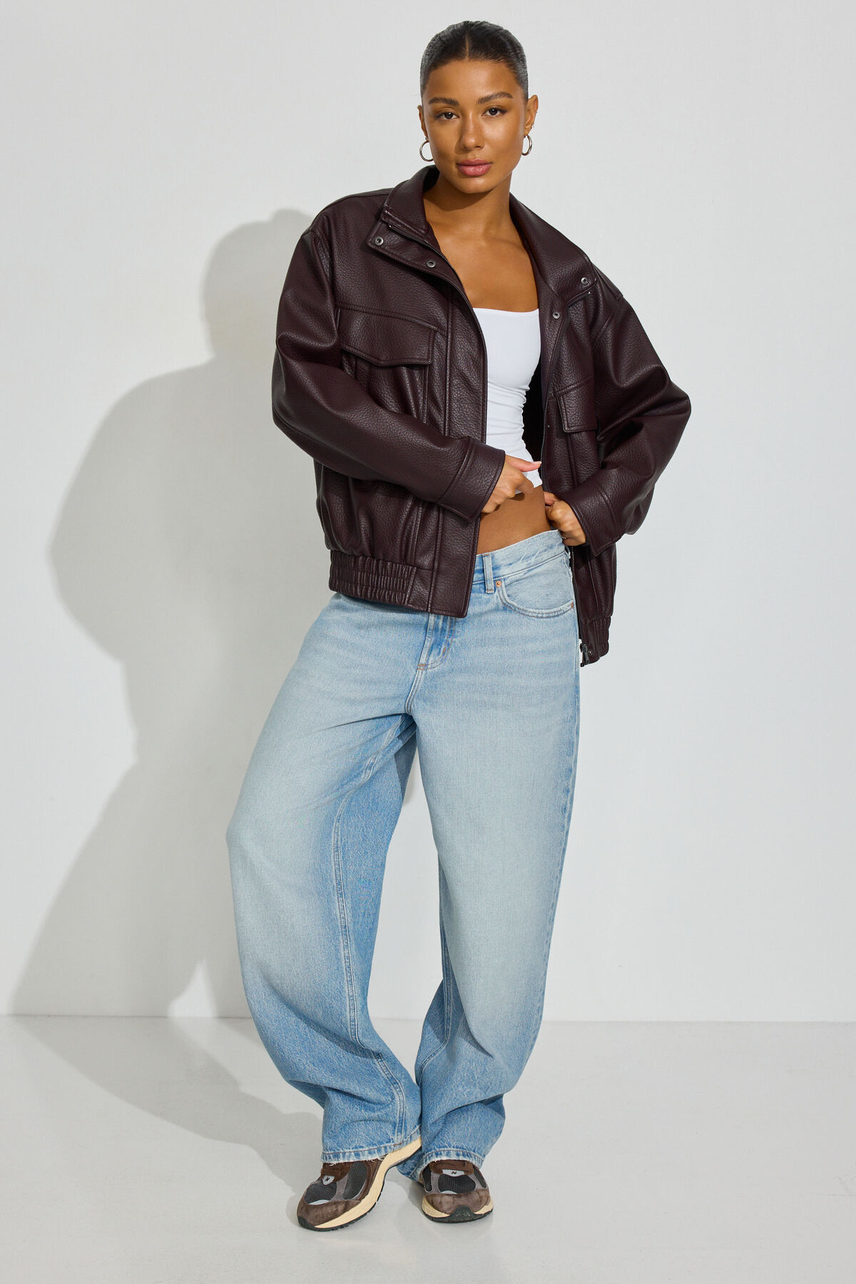 100098715_8AU_alt2_1920x2880