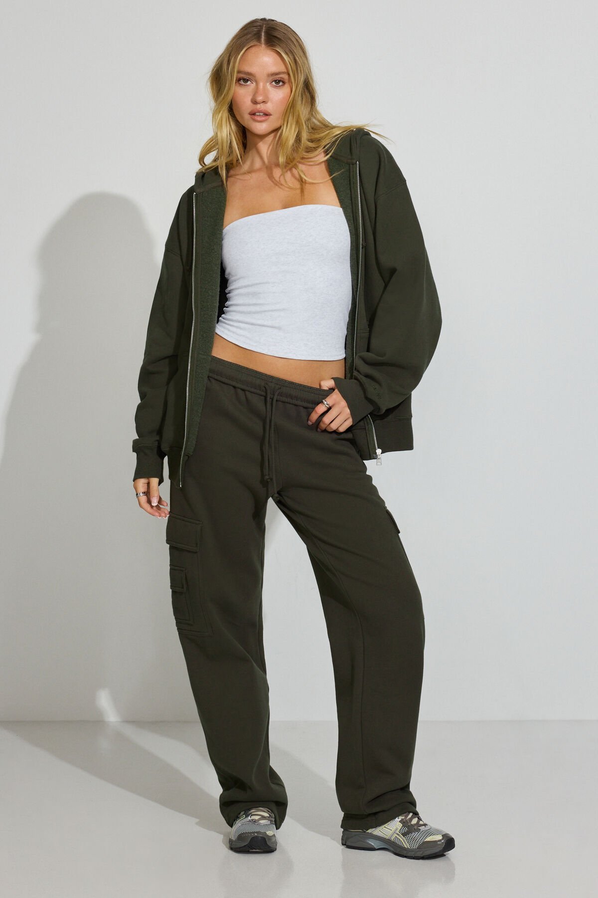 100098769_8AI_alt2_1920x2880