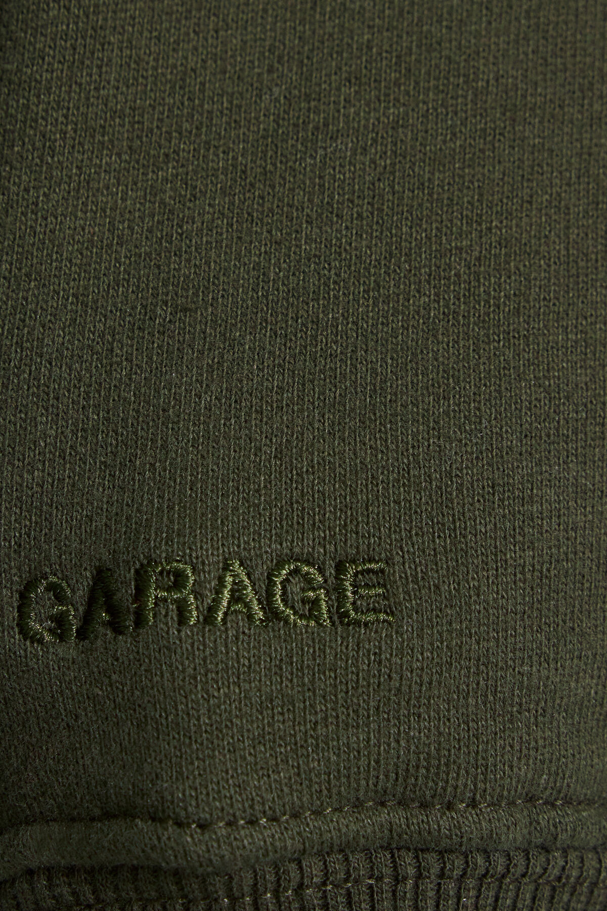 100098769_8AI_alt4_1920x2880