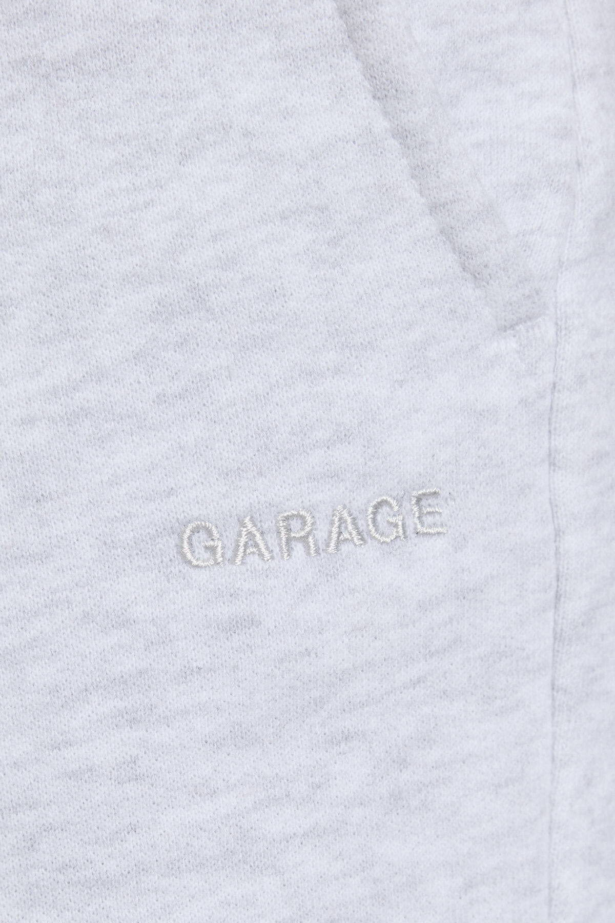 100099870_18X_alt3_1920x2880