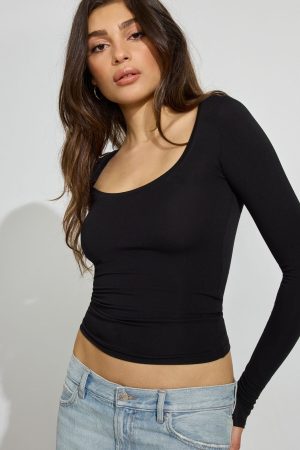 Smooth Scoop Neck Long Sleeve Top