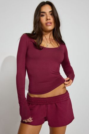 Smooth Scoop Neck Long Sleeve Top