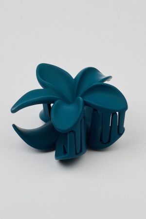 Matte Flower Hair Claw