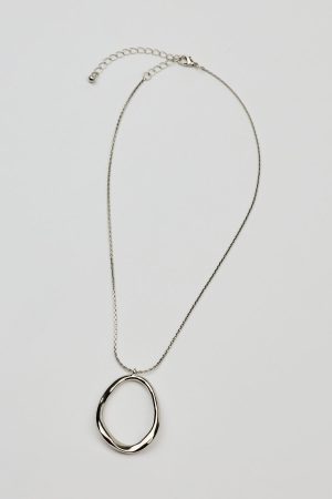 Hammered Single Oval Necklace